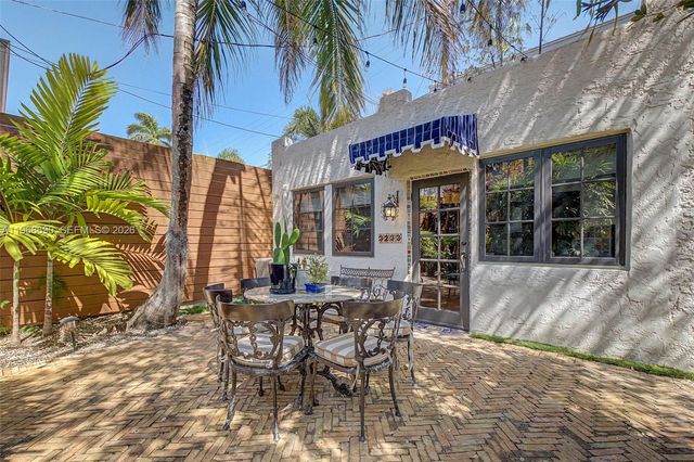 3233 Crystal Ct, Miami, FL 33133