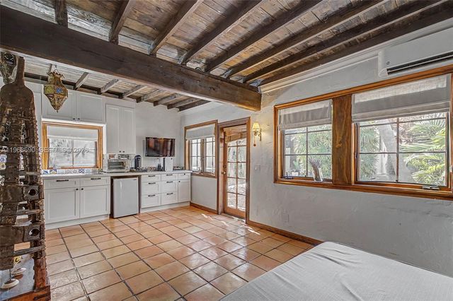 3233 Crystal Ct, Miami, FL 33133