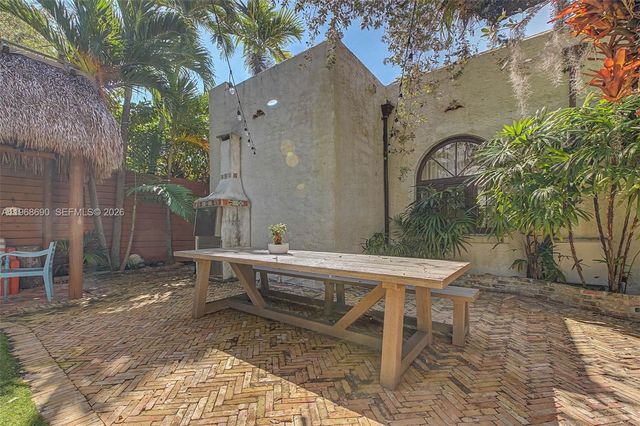 3233 Crystal Ct, Miami, FL 33133