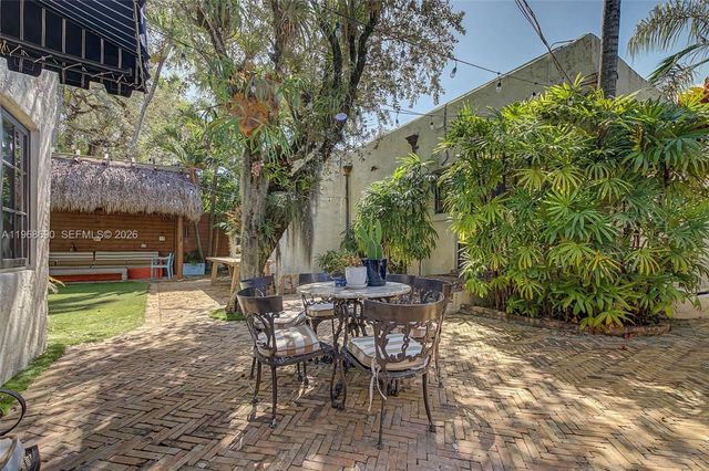 3233 Crystal Ct, Miami, FL 33133