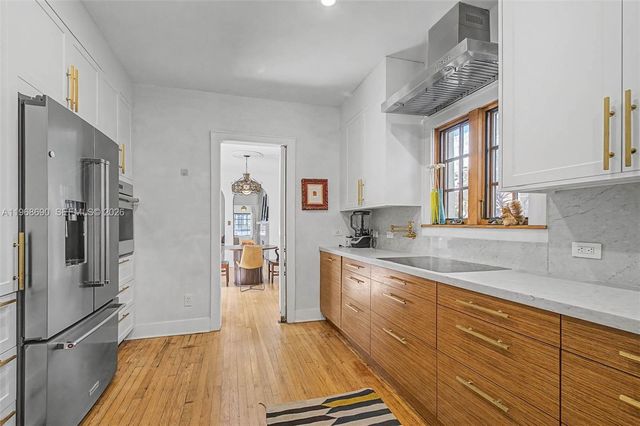 3233 Crystal Ct, Miami, FL 33133