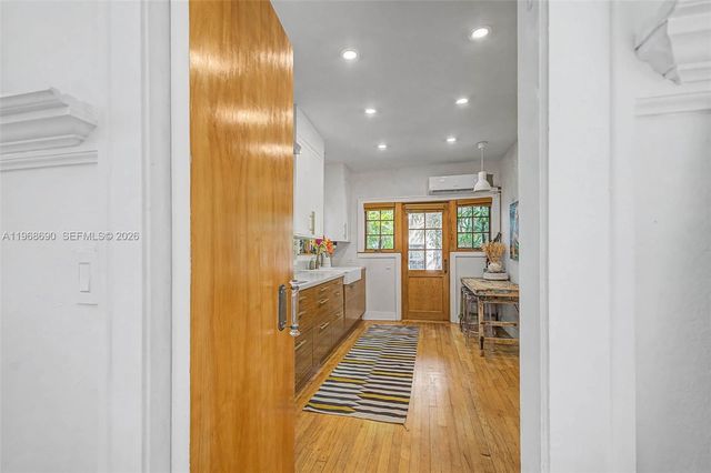 3233 Crystal Ct, Miami, FL 33133