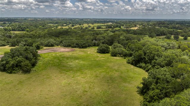20 Ridgewood Farms Way, Brenham, TX 77833