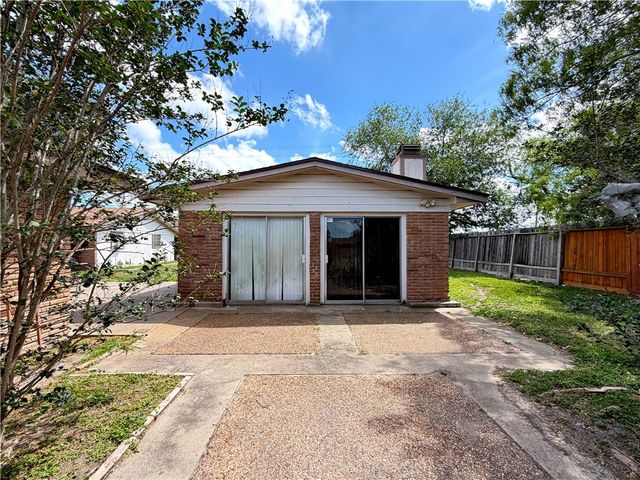 9733 Wilkins Dr, Corpus Christi, TX 78410