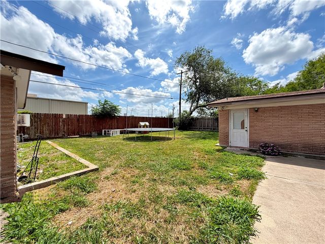 9733 Wilkins Dr, Corpus Christi, TX 78410