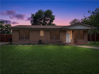 9733 Wilkins Dr, Corpus Christi, TX 78410