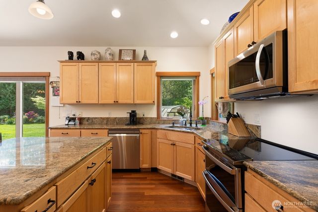 763 Arrowhead Road, Camano Island, WA 98282