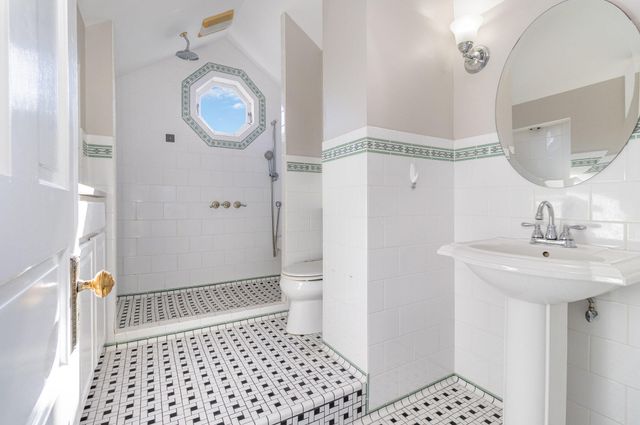 1030 Vine Street, Newport, KY 41071