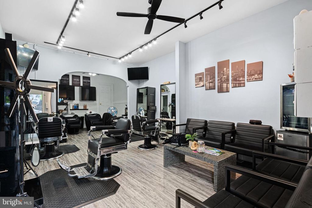 4233 MAIN ST, Philadelphia, PA 19127
