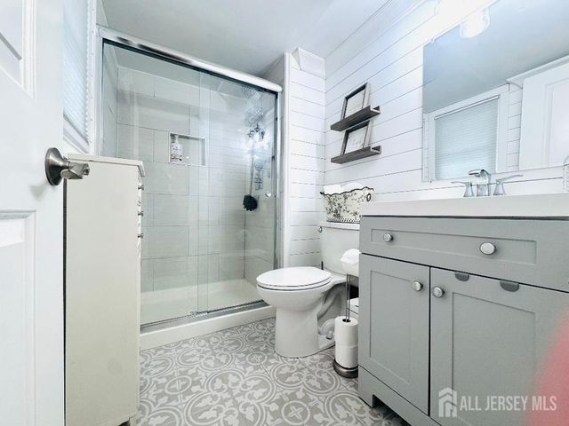 6 Tracey Drive, Milltown, NJ 08850