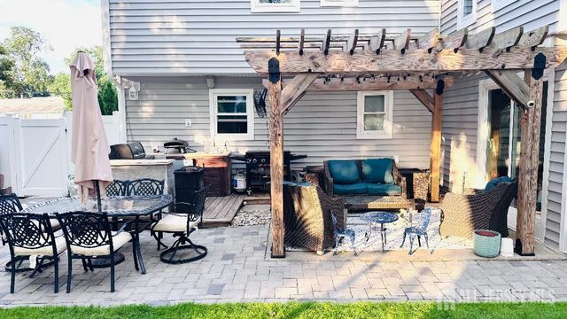 6 Tracey Drive, Milltown, NJ 08850