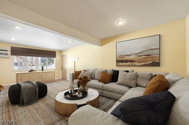 10 Charles St, Fair Lawn Boro, NJ 07410