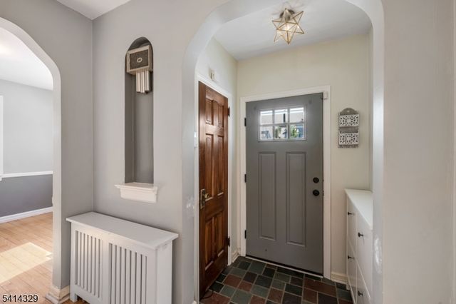 10 Charles St, Fair Lawn Boro, NJ 07410