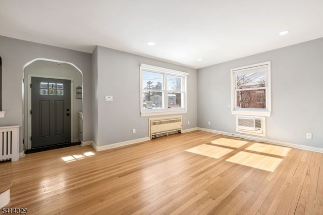 10 Charles St, Fair Lawn Boro, NJ 07410