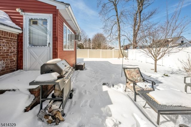 10 Charles St, Fair Lawn Boro, NJ 07410