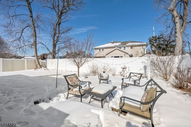 10 Charles St, Fair Lawn Boro, NJ 07410