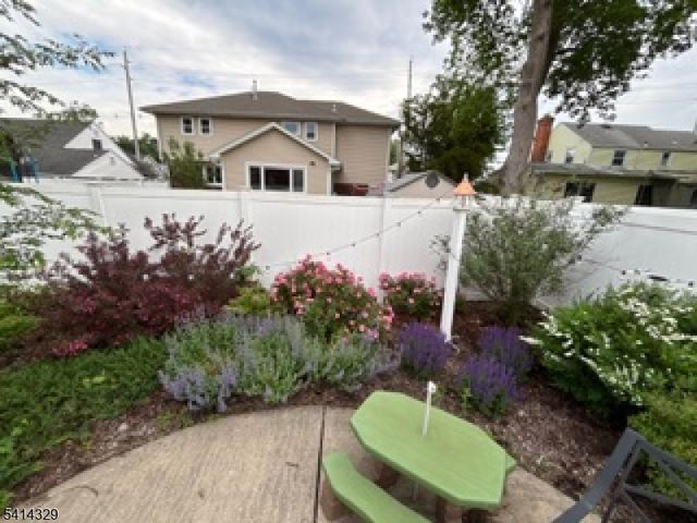 10 Charles St, Fair Lawn Boro, NJ 07410