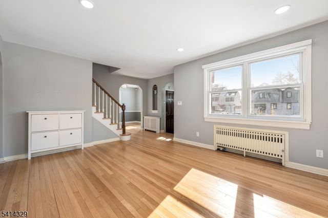 10 Charles St, Fair Lawn Boro, NJ 07410