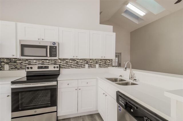 1318 ABBERTON DRIVE, Orlando, FL 32837