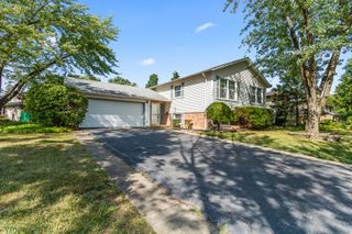 214 W Hintz Road, Arlington Heights, IL 60004