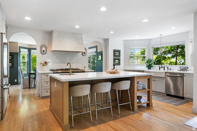 9970 S SUMMIT VIEW DR, Sandy, UT 84092