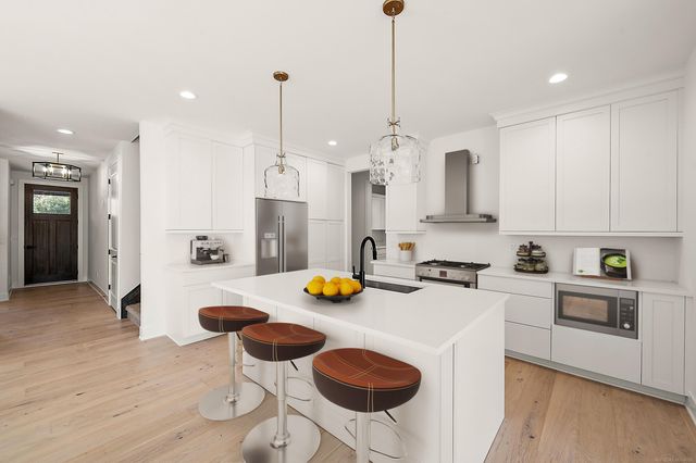 5956 Willow Grove Drive, Troy, MI 48085