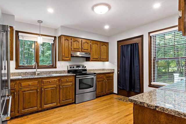 163 Quanapoag Rd, Freetown, MA 02717