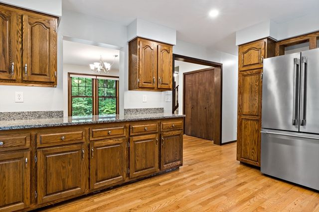 163 Quanapoag Rd, Freetown, MA 02717