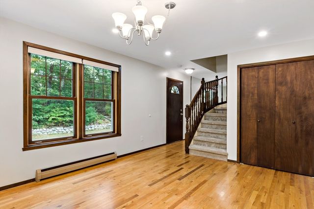 163 Quanapoag Rd, Freetown, MA 02717