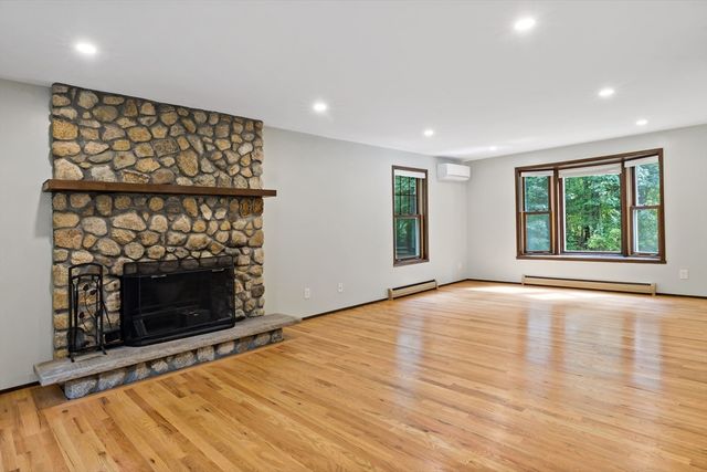 163 Quanapoag Rd, Freetown, MA 02717