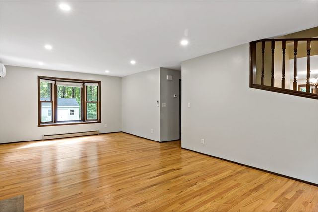 163 Quanapoag Rd, Freetown, MA 02717