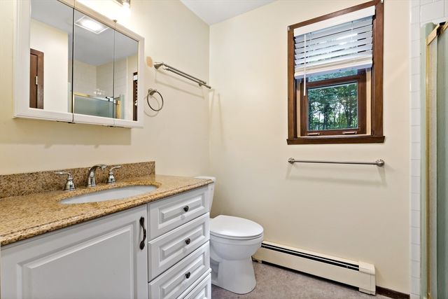 163 Quanapoag Rd, Freetown, MA 02717