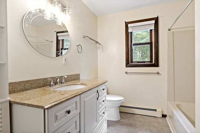 163 Quanapoag Rd, Freetown, MA 02717