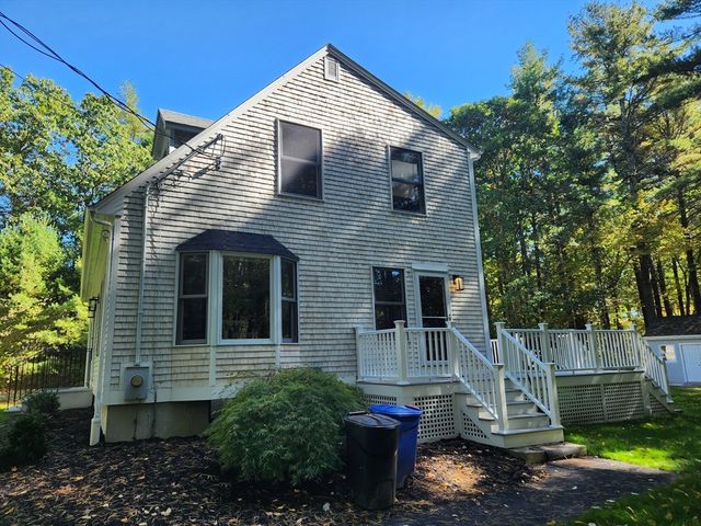 163 Quanapoag Rd, Freetown, MA 02717