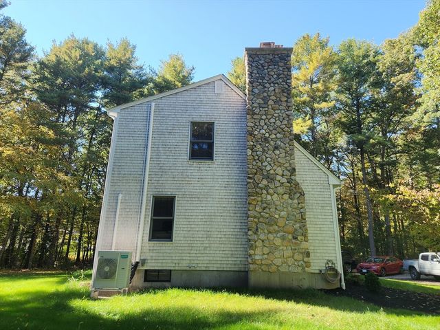 163 Quanapoag Rd, Freetown, MA 02717