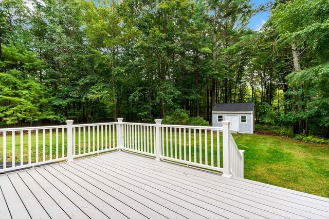 163 Quanapoag Rd, Freetown, MA 02717