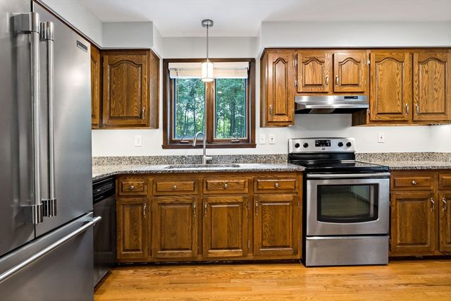 163 Quanapoag Rd, Freetown, MA 02717