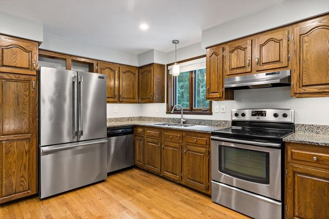 163 Quanapoag Rd, Freetown, MA 02717