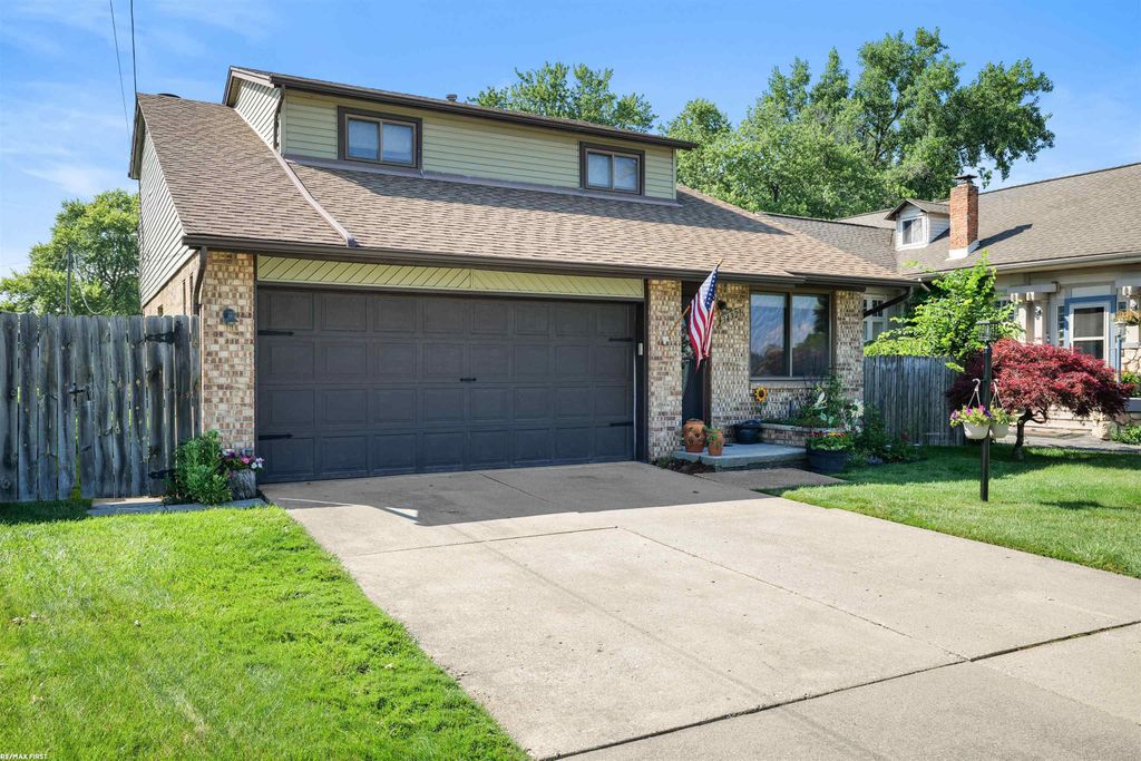 34321 Jefferson Street, Harrison Twp, MI 48045