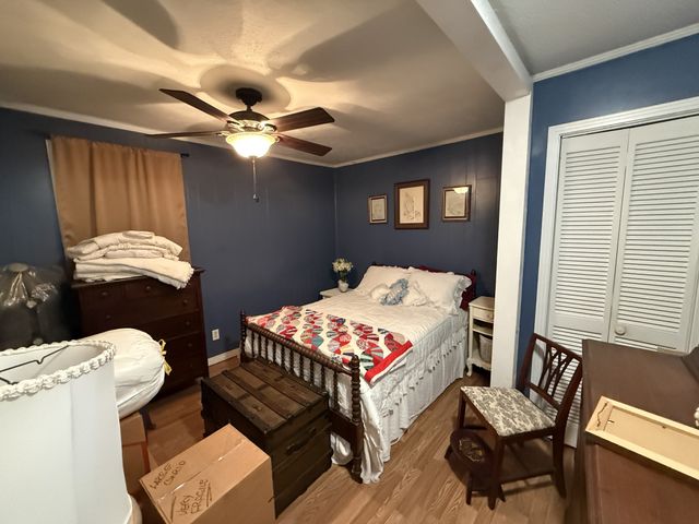 201 S Point Dr, Camden, TN 38320