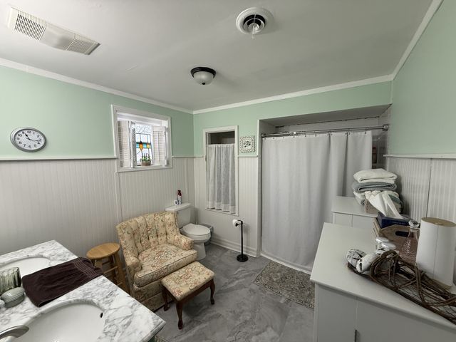 201 S Point Dr, Camden, TN 38320