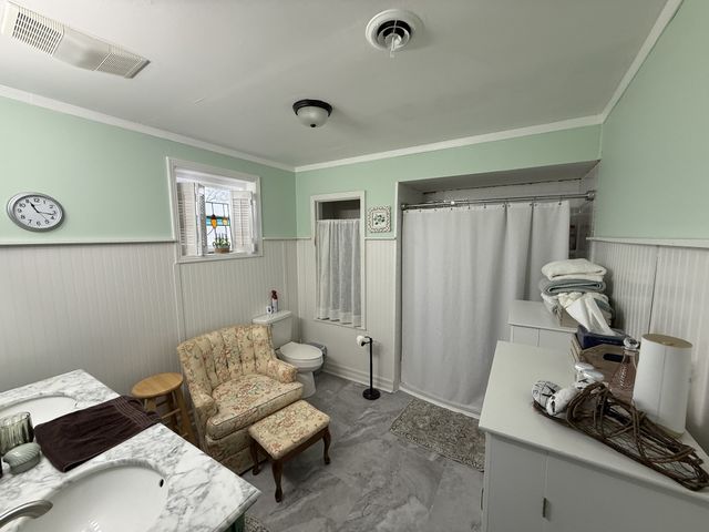 201 S Point Dr, Camden, TN 38320