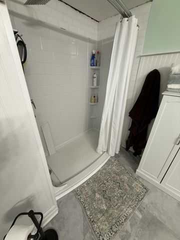 201 S Point Dr, Camden, TN 38320