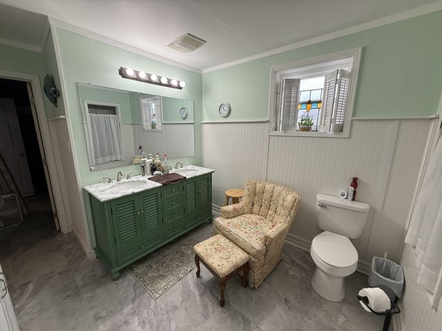 201 S Point Dr, Camden, TN 38320