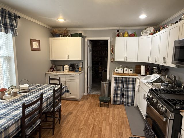 201 S Point Dr, Camden, TN 38320