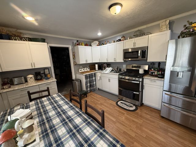 201 S Point Dr, Camden, TN 38320