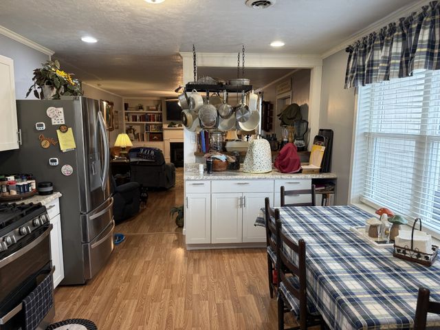 201 S Point Dr, Camden, TN 38320