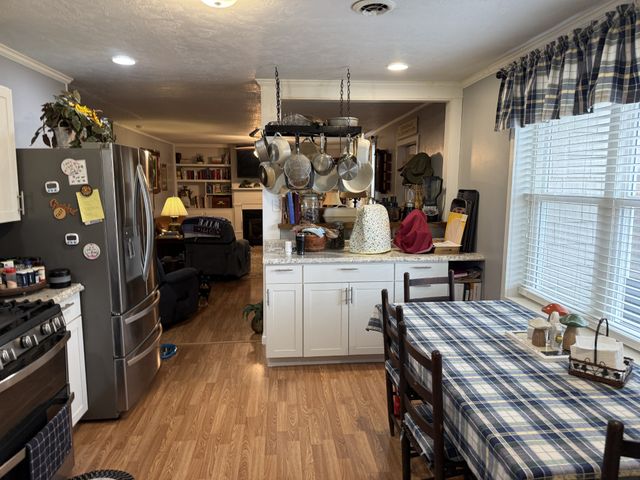 201 S Point Dr, Camden, TN 38320