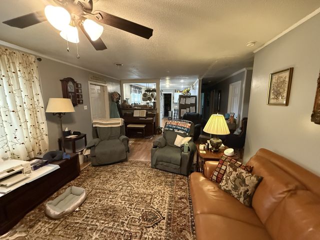 201 S Point Dr, Camden, TN 38320