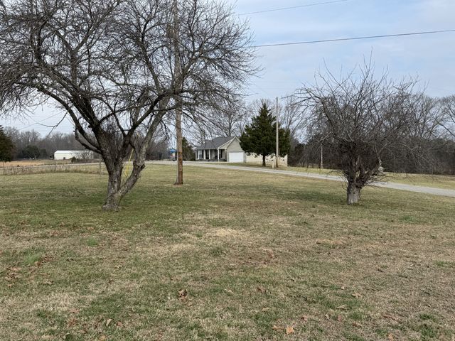 201 S Point Dr, Camden, TN 38320